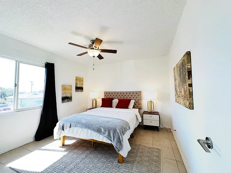 1635 W 108th St #1637-1/2 — Photo 5