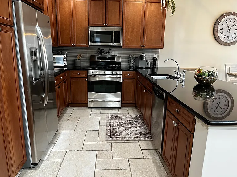 44 Andrew Ct — Photo 8