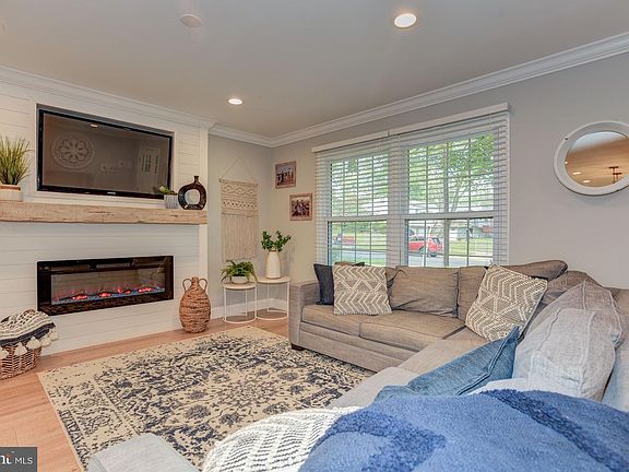 2nd image of 5036 Baffin Bay Ln