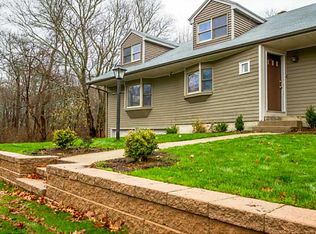 136 Lewiston St, Warwick, RI 02889