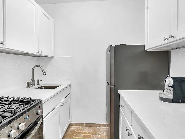 54 E 8th St #3L — Photo 4