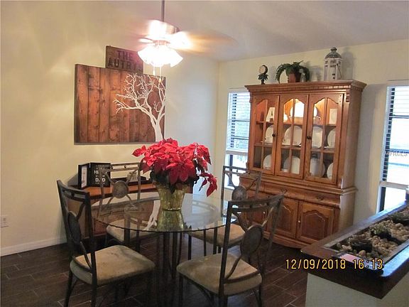 4th image of 1725 Grove Dr