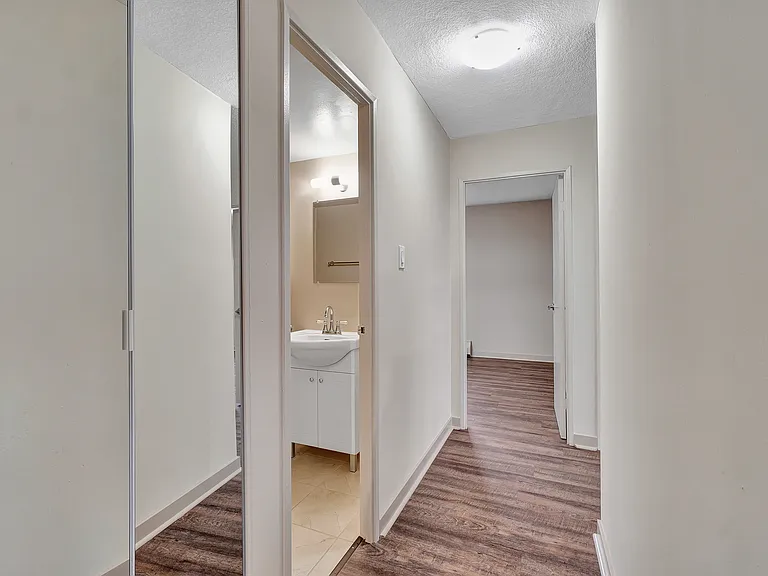 121 Agnes St — Photo 20