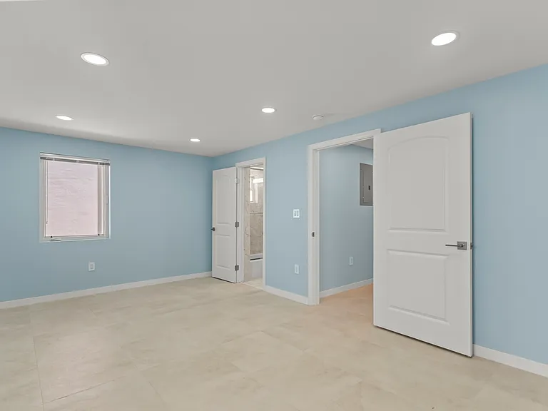 2030-2032 NE 2nd St #1 — Photo 12