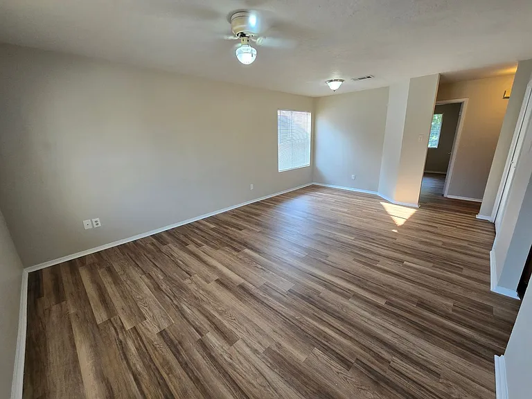 2615 Pecan Knoll St #B — Photo 4