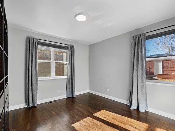 4th image of 1531 N Wabash St
