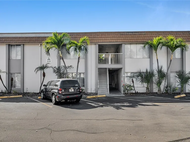 1830 Maravilla Ave #804 — Photo 1