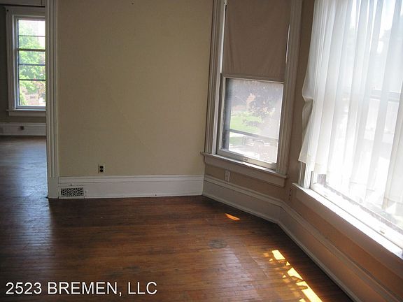 5th image of 2611 N Maryland Ave #9706387