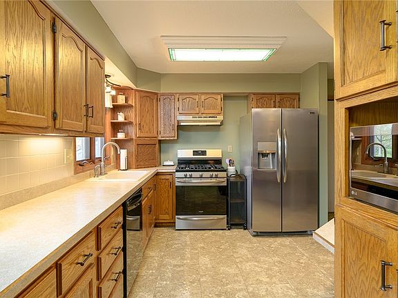 2nd image of 5196 Park Dr