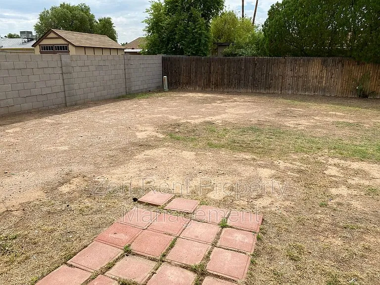 5233 W Altadena Ave — Photo 10