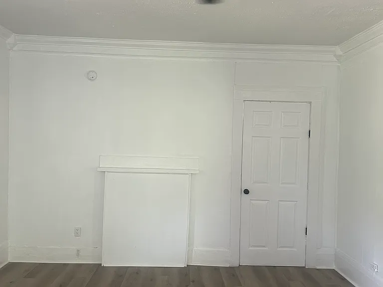 215 Dewitt Ave — Photo 2