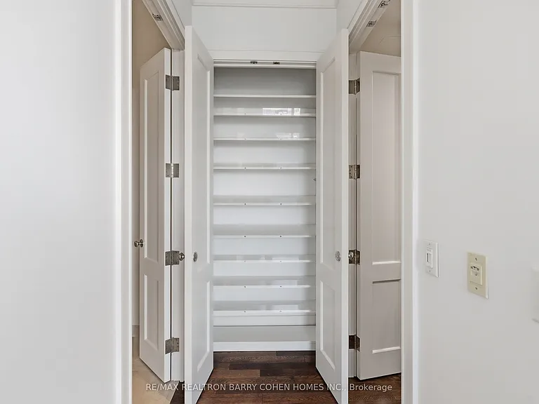 183 Wellington St W #4502 — Photo 16