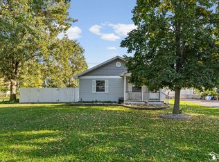3073 Lakeshore Dr, Monroe, MI 48162