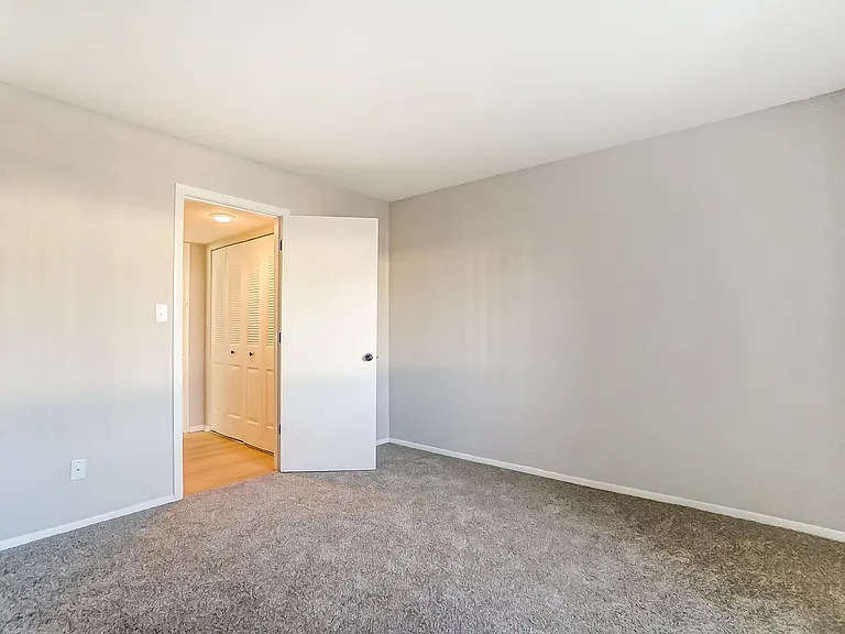Coventry Court West Apartments — Photo 15