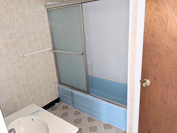 5th image of 941 Port Carbon St #7