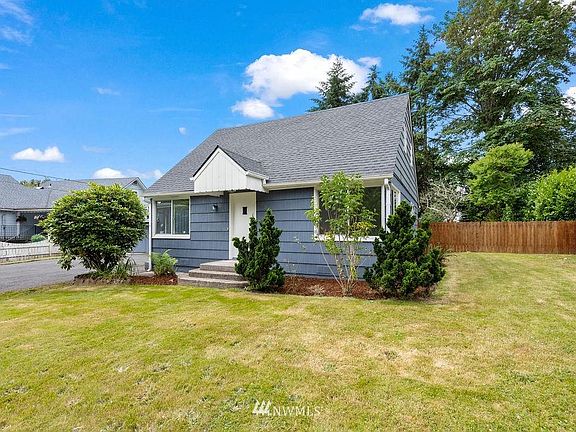 3rd image of 242 Crescent Dr