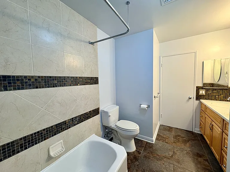 637 Geneva Ave — Photo 13