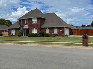 6476 W Silverthorne Rd, Fayetteville, AR 72704