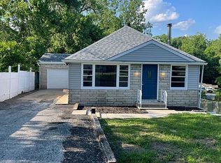 913 Hollywood Heights Rd, Caseyville, IL 62232
