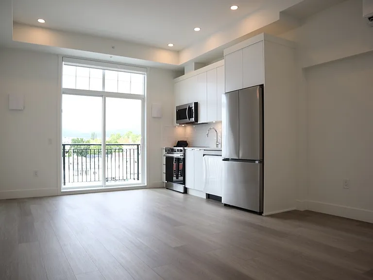 22348 North Ave #514 — Photo 5