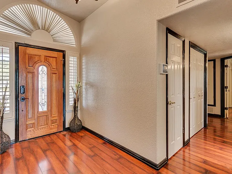 1209 Wind Ridge Dr — Photo 5