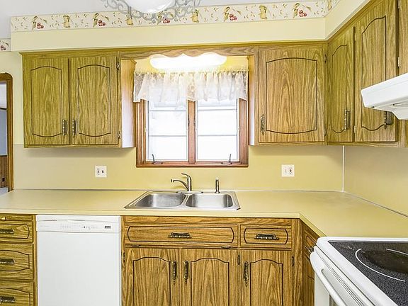 5th image of 7494 Malibu Dr