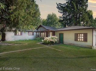 936 Ridge Rd, Lake Orion, MI 48362