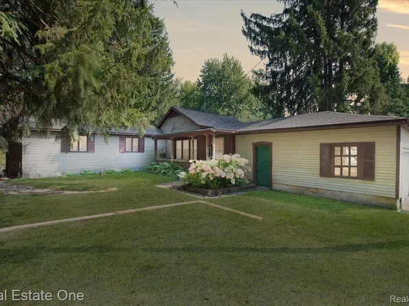 936 Ridge Rd, Lake Orion, MI 48362