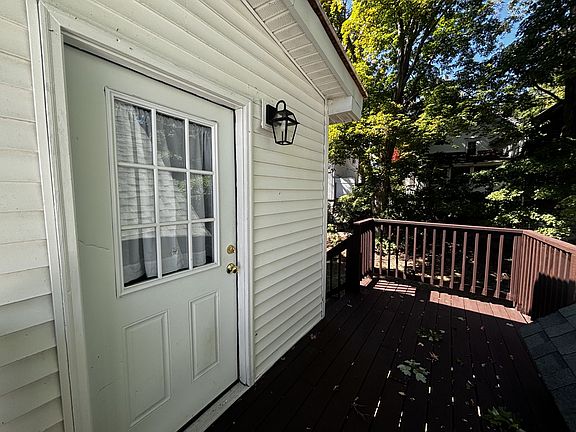 3rd image of 25 Lang St #B
