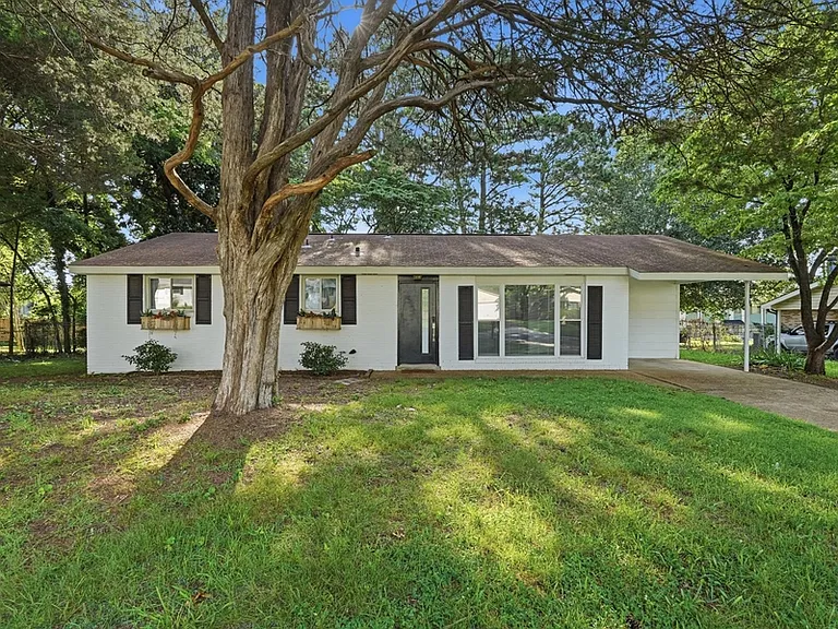 308 Harolds Dr NW — Photo 24