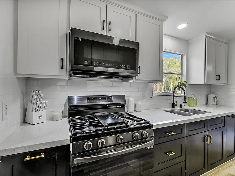 21507 Juliann Alyes — Photo 17