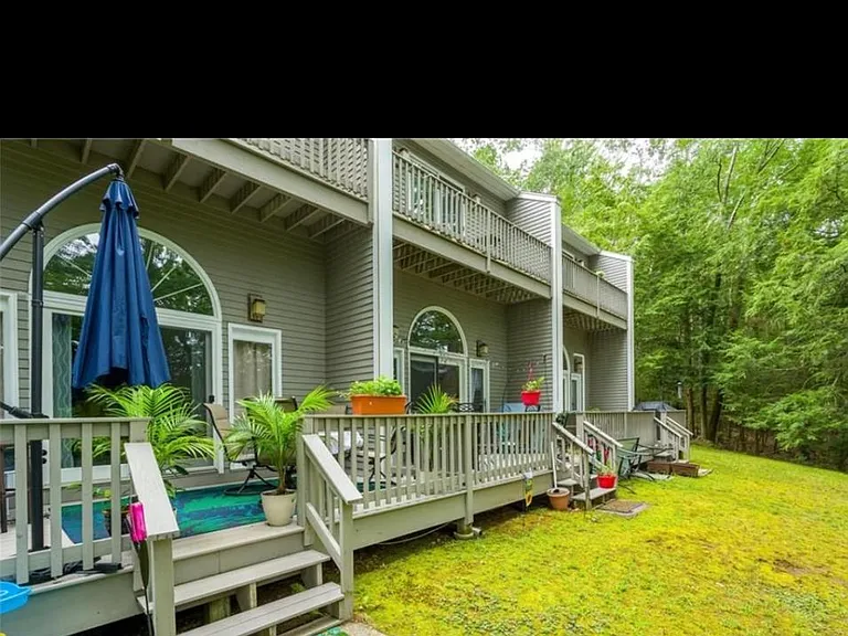 60 Oak Hill Ln #B — Photo 4
