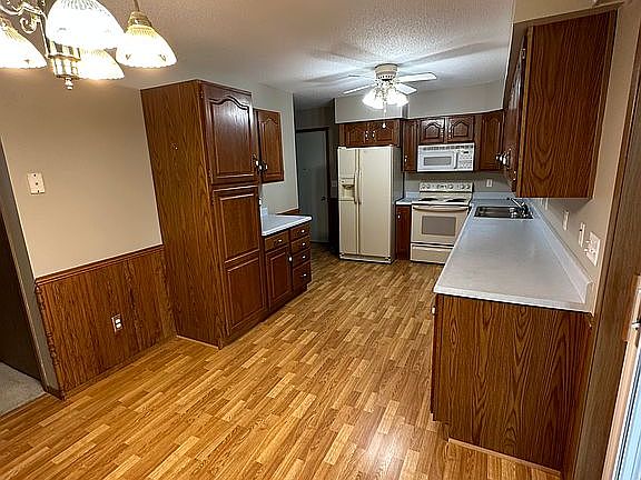 2nd image of 2917 Lakeview Dr