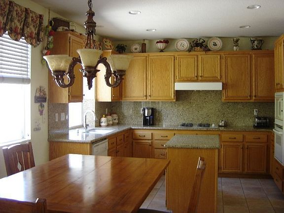 Open family kitchen; granite countertops