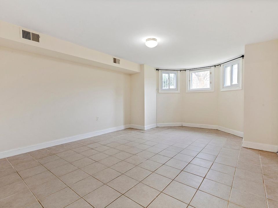 Spacious bedroom