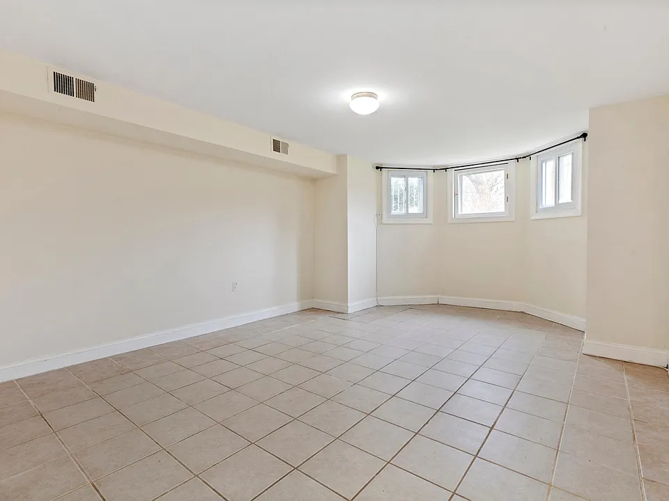 Spacious bedroom