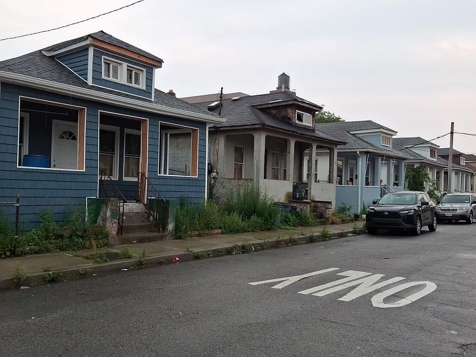 1st image of 194 Beach 25th Street