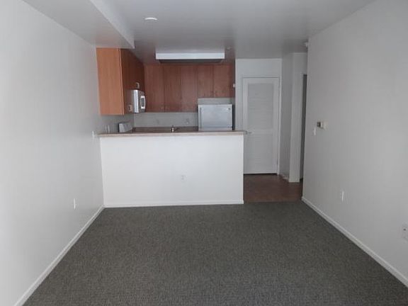 4th image of 587 E Harvard Blvd