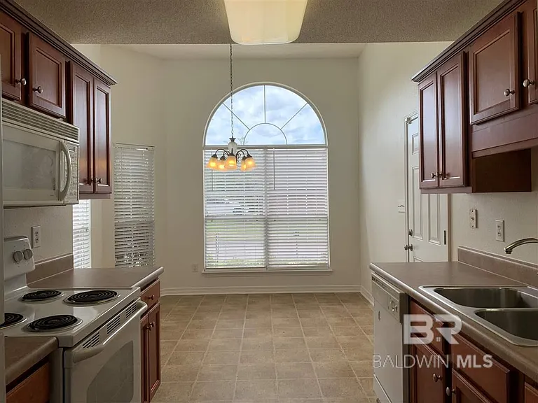 16215 Mansion St — Photo 9