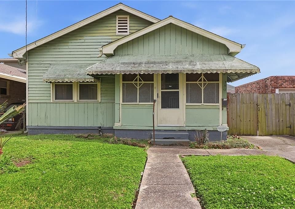 1st image of 3911 Mistletoe St