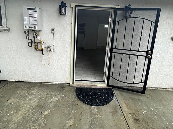 entrance from back side room 2