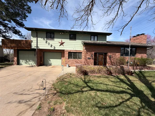 2123 Hart Ave, Dodge City, KS 67801