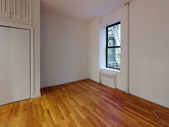 4th image of 415 E 73rd St #C3