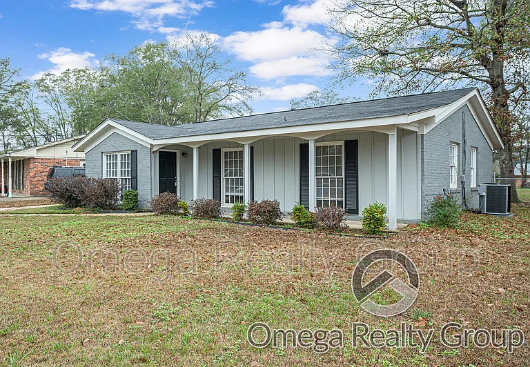 1265 Adell St — Photo 4