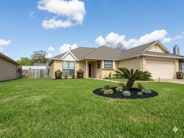 15731 Castorglen Dr, Webster, TX 77598