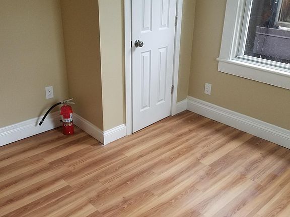 5th image of 223 Main St