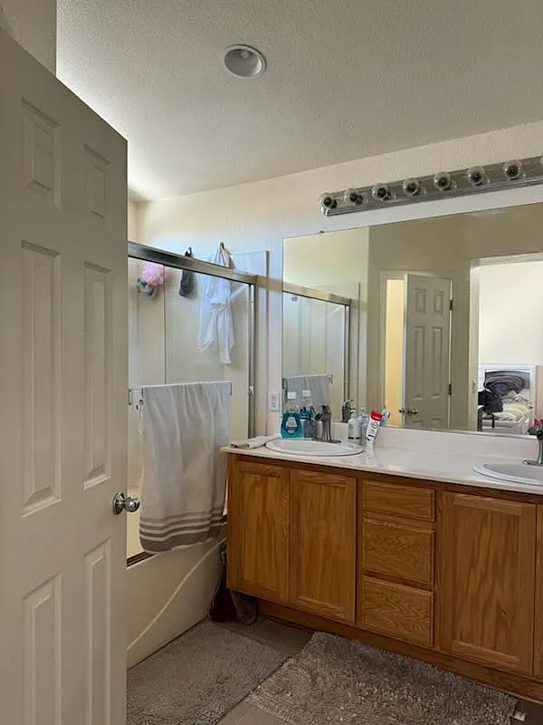 4 bed, 1980 sqft, $2,599 — Photo 3