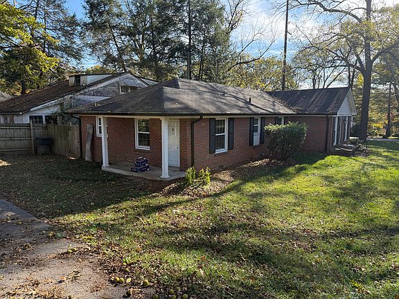 2nd image of 2831 Woodlawn Dr