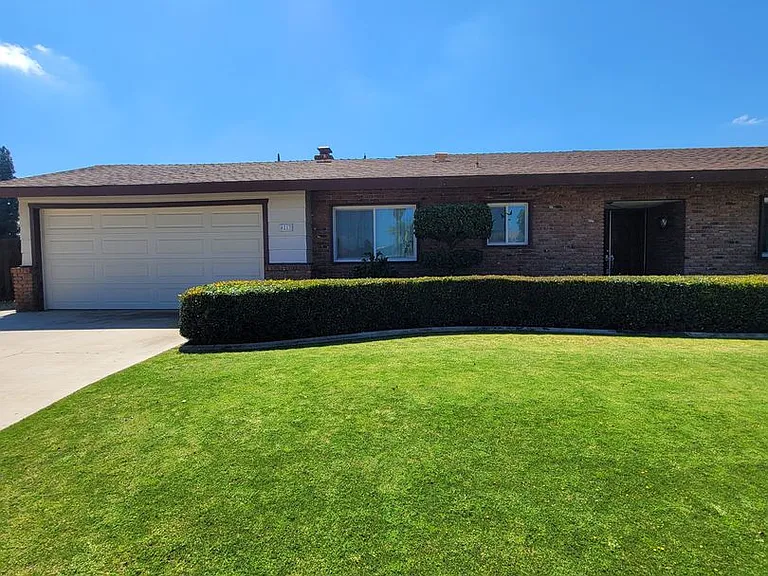 4213 Charter Oaks Ave — Photo 1