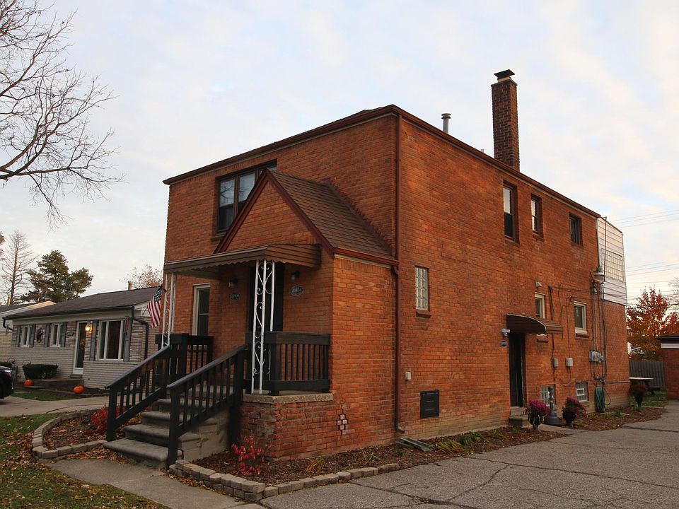 1st image of 20456 Stafford St